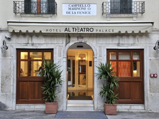 Al Theatro Palace, Venice