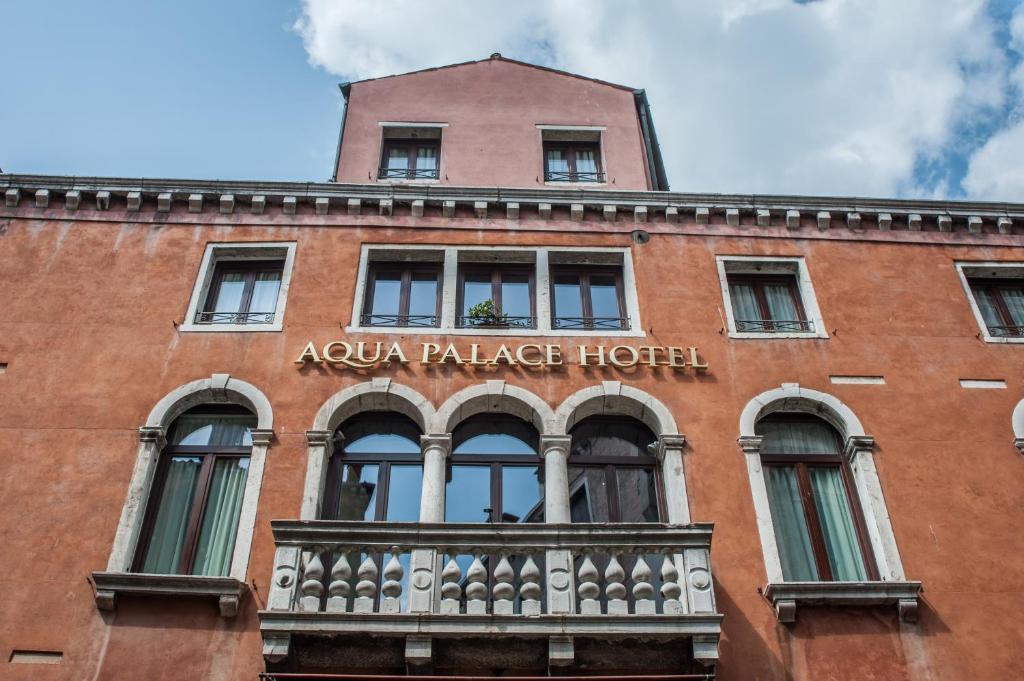 The Aqua Palace is a design hotel located in the Castello Quarter of Venice. It offers stylish rooms and suites with satellite TV and free Wi-Fi...