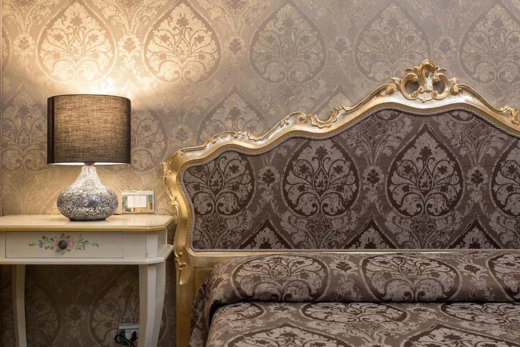 El Hotel Mezzo Pozzo ofrece típicamente habitaciones venecianas en un edificio histórico, en el distrito de Cannareggio.