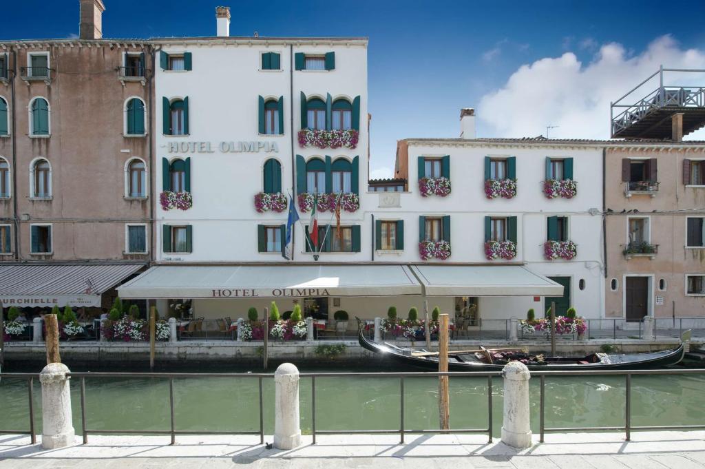 This property offers a Special Protection Program, a strict program of precise safeguards dedicated to our guests and our staff.