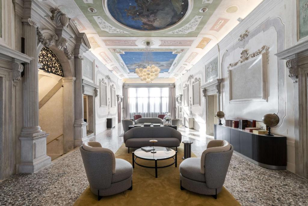 Radisson Collection Hotel, Palazzo Nani Venice tiene un centro de fitness, jardín, restaurante y bar en Venecia.