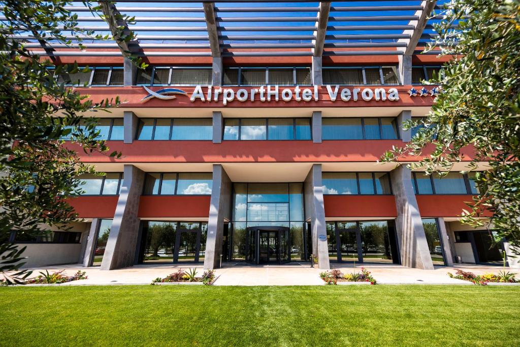 Airporthotel Verona Congress & Relax propose une navette gratuite vers l'aéroport de Vérone Catullo, à 1,5 km.