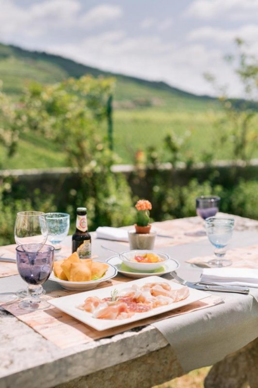 Set in Mezzane di Sotto, 17 km from Sant'Anastasia, BACCO D'ORO Wine & Relais offers accommodation with a garden, free private parking, a terrace and a...