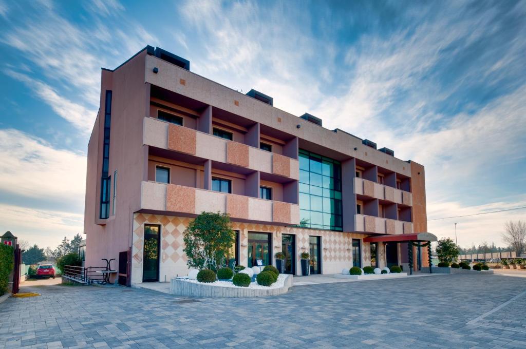 Offering views of the Montorio Castle, Hotel Brandoli is located in a quiet, green area, just a 10-minute drive from the centre of Verona and within easy...