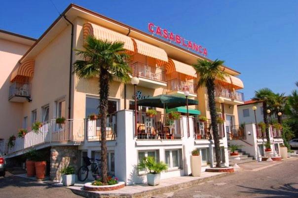 Situated in Lazise, 500 metres from Lazise Beach, Hotel Casablanca features accommodation with a garden, free private parking, a shared lounge and a...