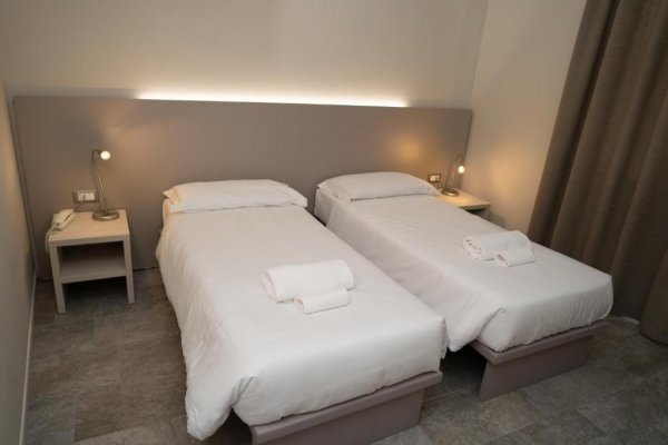 Hotel Europa, Dossobuono