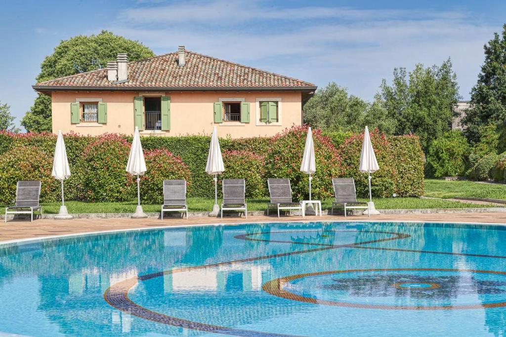 Stratégiquement situé près du sud du lac de Garde, l'Actif Hotel Paradiso occupe une maison de campagne du XVIIIe siècle soigneusement restaurée avec des...