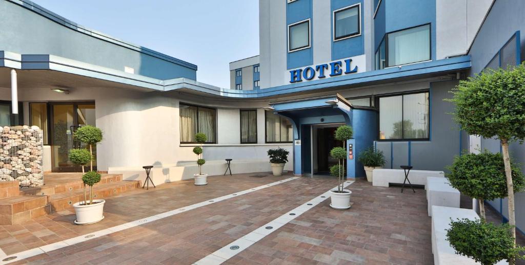 This property offers a Special Protection Program, a strict program of precise safeguards dedicated to our guests and our staff.