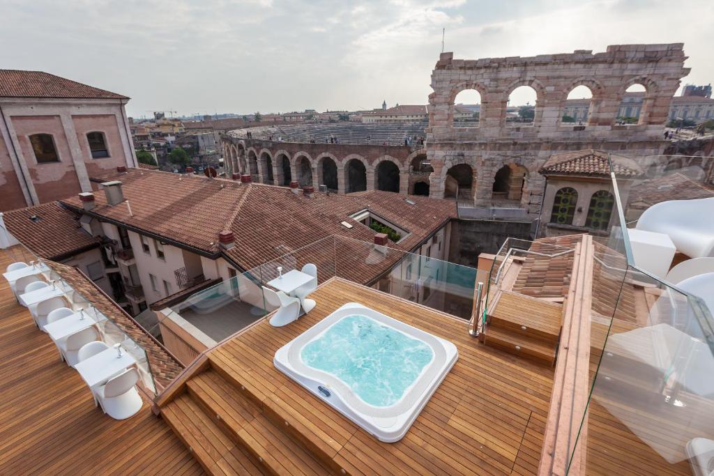 Just 50 metres from Verona Arena, the Hotel Milano is in Verona’s historic centre.