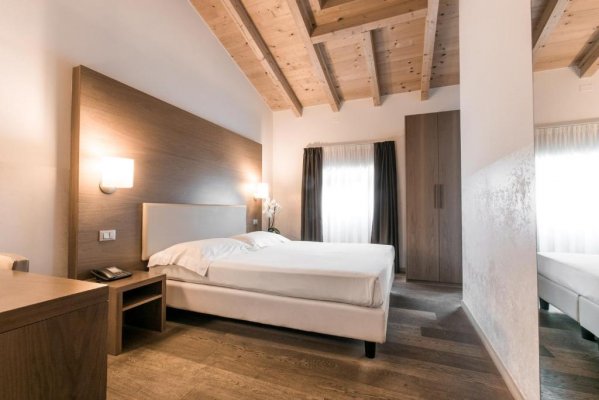 Hotel Operà, Dossobuono