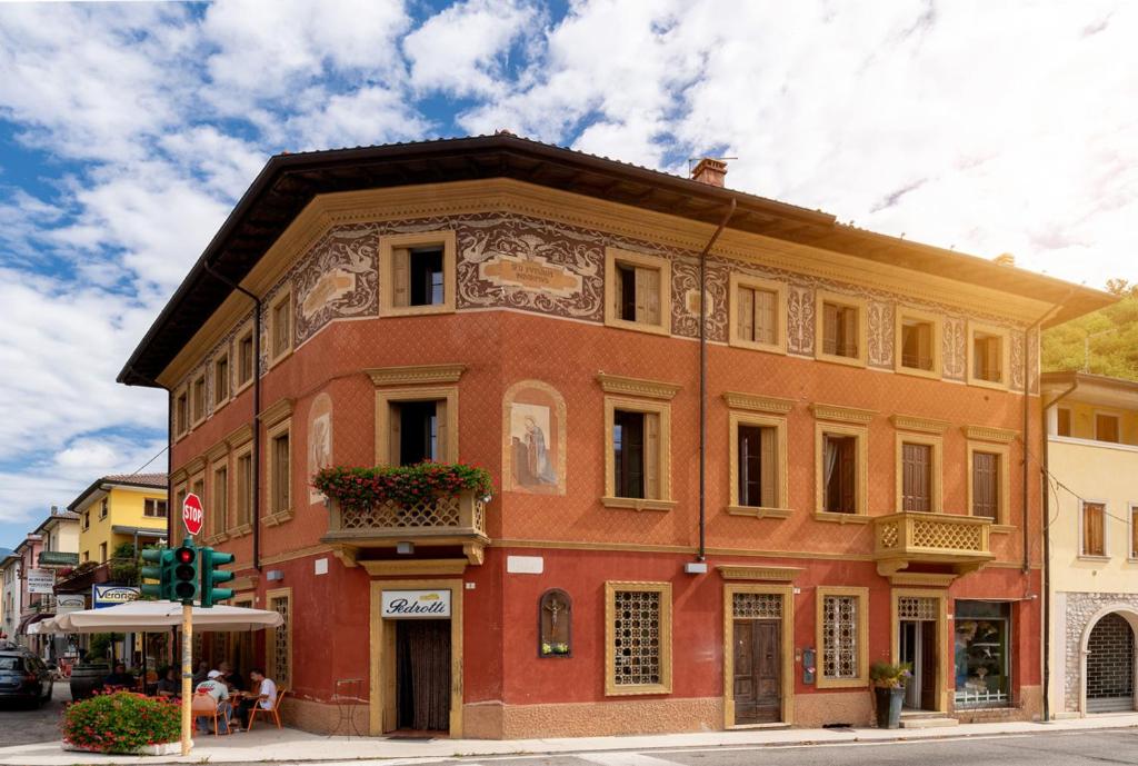 Situated in Badia Calavena, 30 km from Sant'Anastasia, Palazzo Fritz features views of the mountain.