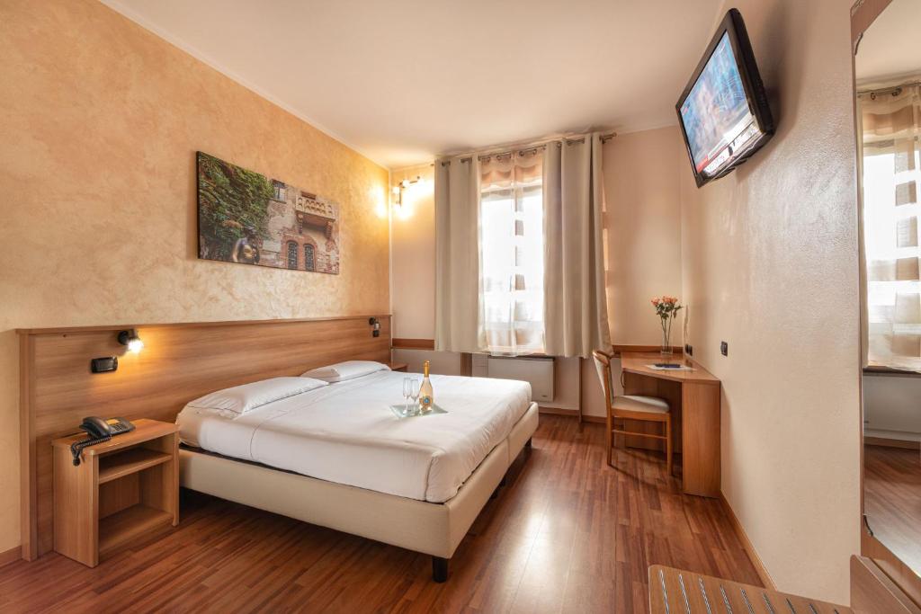 Das Hotel Postumia erwartet Sie mit einer Terrasse, einer Bar und Stadtblick in Dossobuono, 8,2 km vom Museum Castelvecchio entfernt.