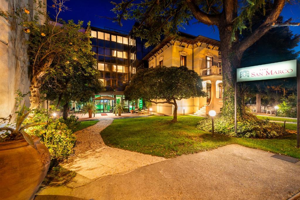 L'Hotel San Marco Fitness Pool & Spa est situé à 5 minutes à pied du stade Marcantonio Bentegodi. Les chambres sont climatisées et disposent d'une télévision à écran plat.