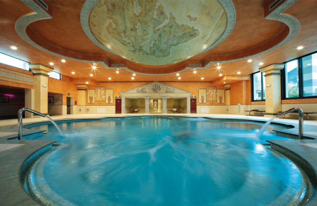 Offering an extra-large wellness centre and gourmet food and wine from the Valpolicella wine area, Villa Quaranta Tommasi Wine Hotel & SPA is surrounded by...