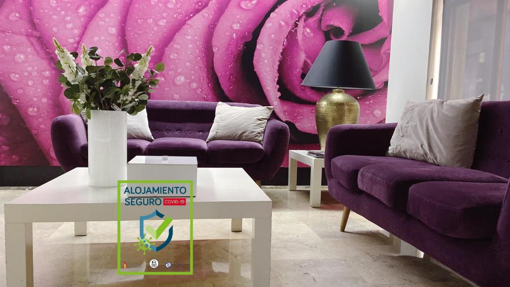 Hotel Rio Arga is located in a privileged area of Zaragoza's Old Town, in the middle of the main pedestrian street, 50 metres from the emblematic Basilica...