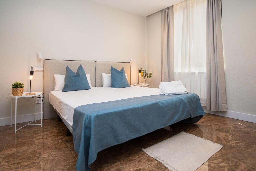 Located in Zaragoza, within 1.9 km of Zaragoza-Delicias and 2.