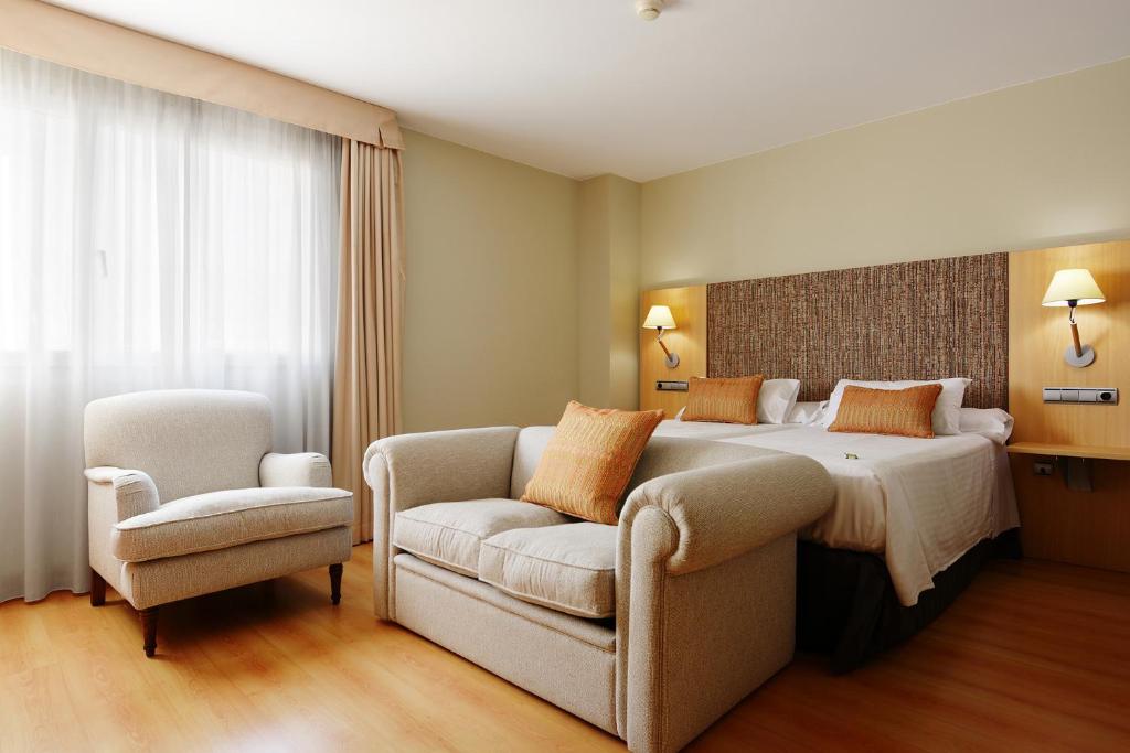 U Hotel Villa-Gomá is a modern hotel situated next to Hospital Miguel Servet, Hospital Clínico and the Romareda de Zaragoza Stadium.