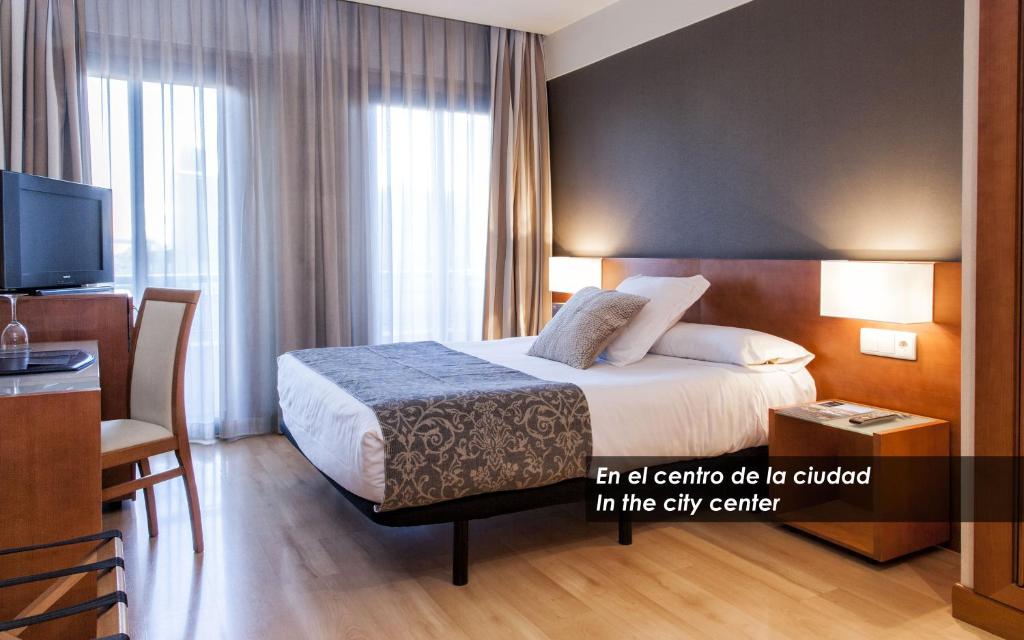 Localizado en Zaragoza, Zenit Don Yo está a 10 minutos a pie de la Basílica Pilar. Este moderno hotel ofrece recepción 24 horas y conexión Wi-Fi gratuita.