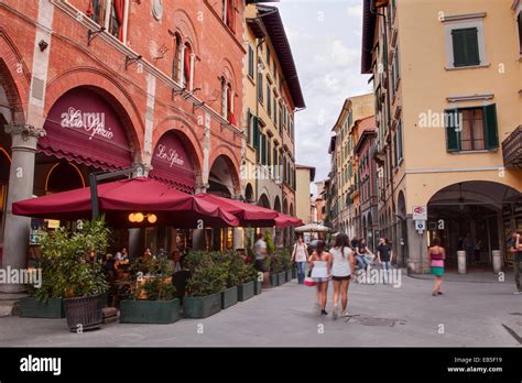 Borgo Stretto, La via dello shopping medievale più elegante di Pisa.