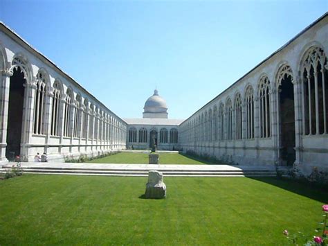 Camposanto Monumentale, Un sacro cimitero monumentale con affreschi storici.