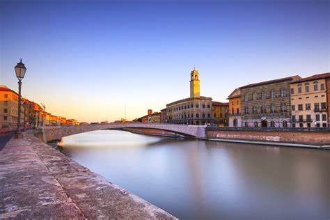 Ponte di Mezzo, Il ponte centrale di Pisa offre viste panoramiche sul fiume.