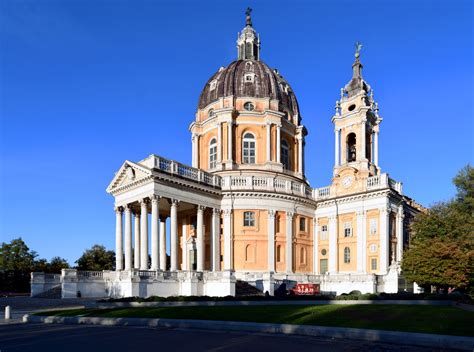 Basilique de Superga, Un chef-d'œuvre baroque perché sur une colline surplombant la ville.