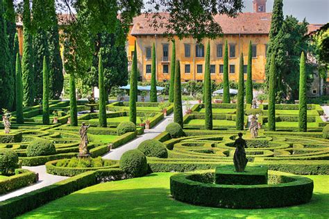 Giusti Garden, A Renaissance garden with fountains and statues.